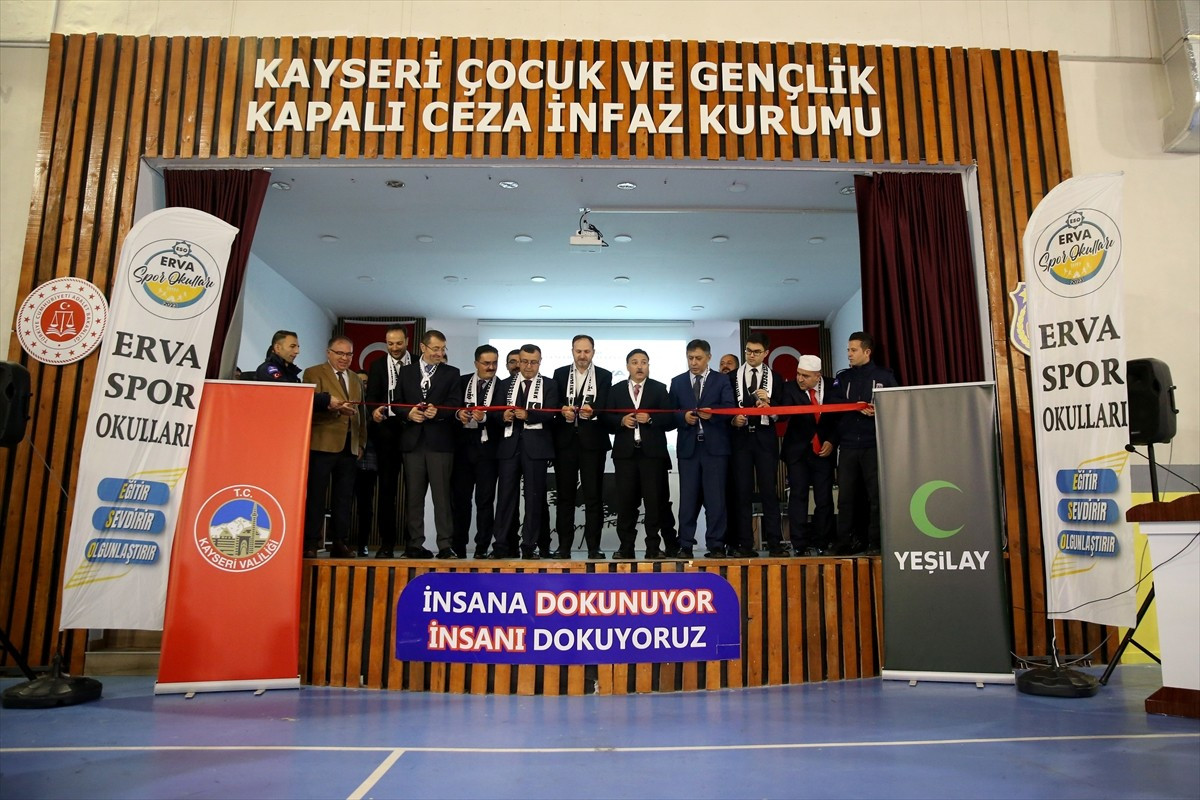 Kayseri'nin Bünyan ilçesindeki Çocuk Cezaevi'nde, Yeşilay Erdemlerimizle Varız (ERVA) Spor Okulu...