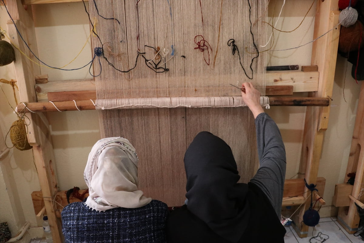 Kayseri'nin el dokuması halılarıyla ünlü Yahyalı ilçesinde binlerce yıllık "keskencelik" geleneği...