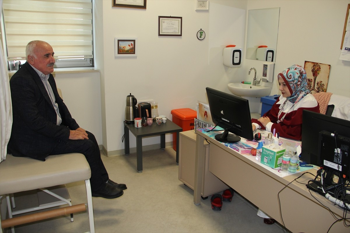 Kayseri'nin İncesu ilçesinde yaşayan 50 yıllık sigara tiryakisi Ahmet Efe, yakalandığı akciğer...