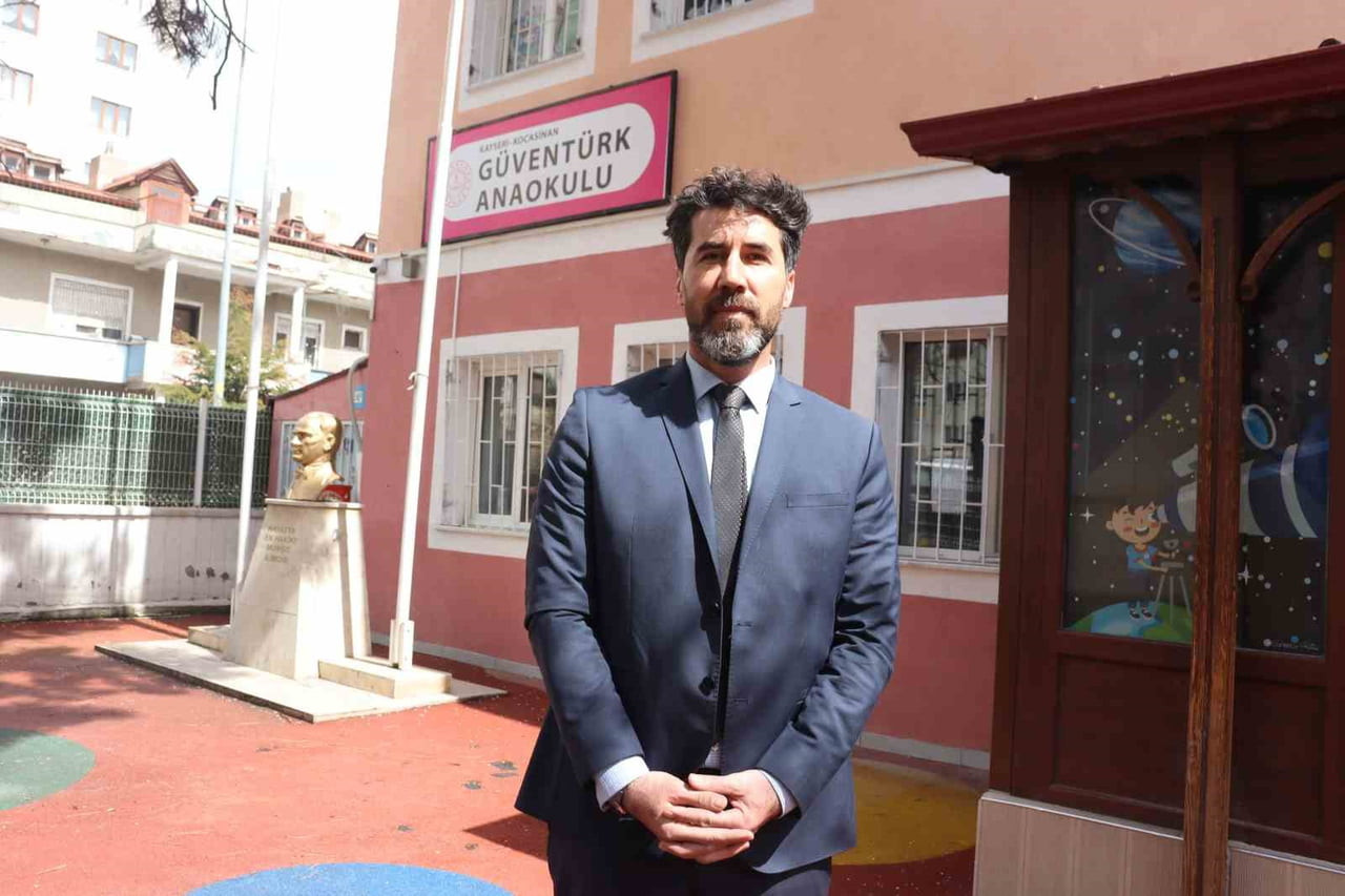 KAYSERİ'NİN KOCASİNAN İLÇESİNDE BİR ANAOKULU MÜDÜRÜ, NEFES BORUSUNA YİYECEK KAÇAN ÖĞRETMENİ...