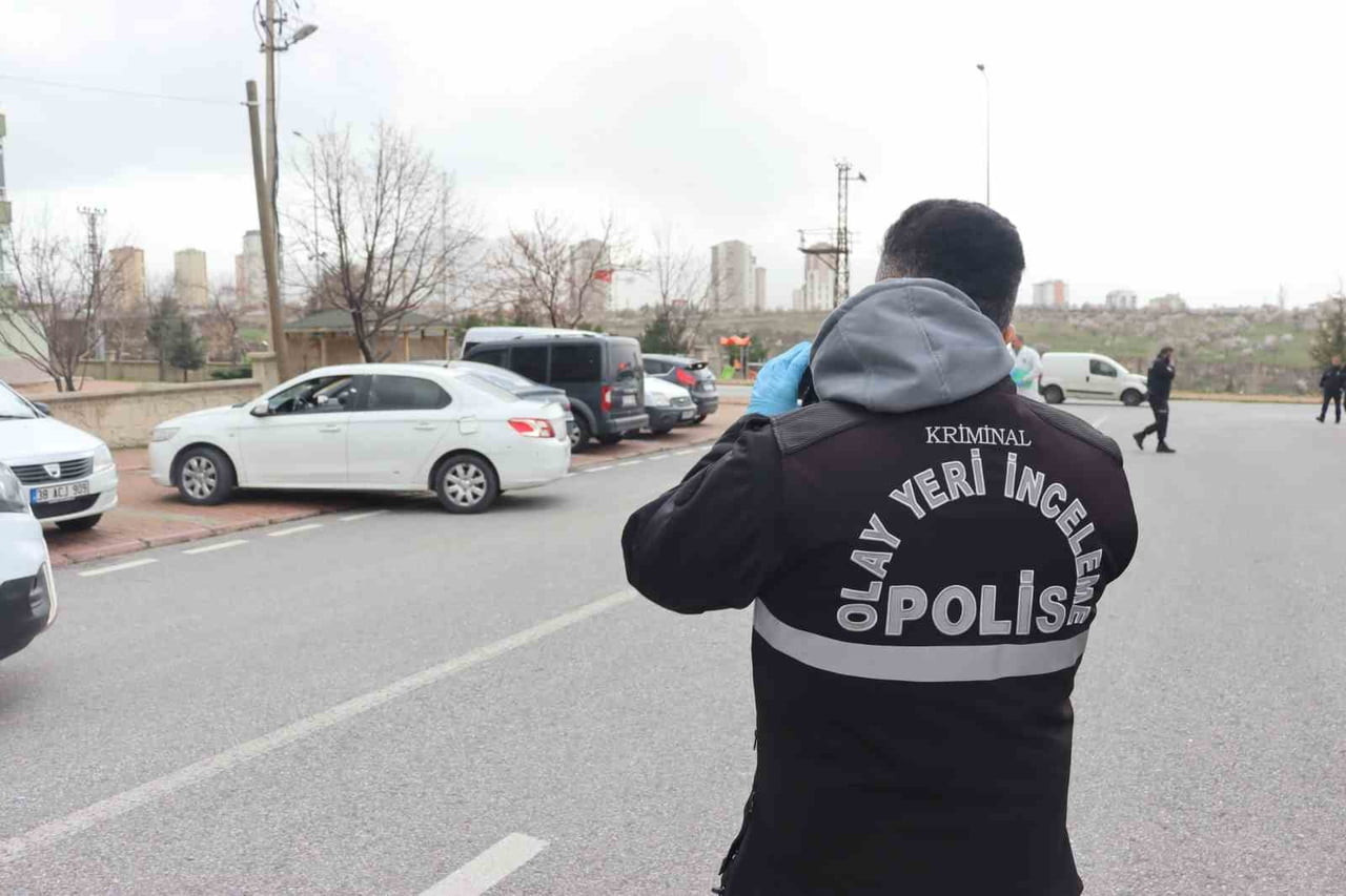 KAYSERİ'NİN MELİKGAZİ İLÇESİNDE İKİ GRUP ARASINDA ÇIKAN KAVGADA KURŞUNLANAN ARAÇLARDA MADDİ HASAR...