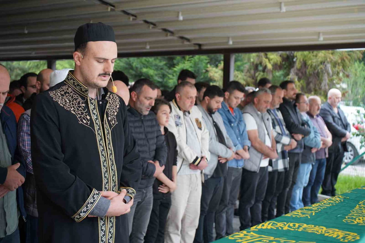 KAYSERİ'NİN YAHYALI İLÇESİNDE OTOMOBİL İLE HAFİF TİCARİ ARACIN ÇARPIŞMASI NETİCESİNDE MEYDANA...