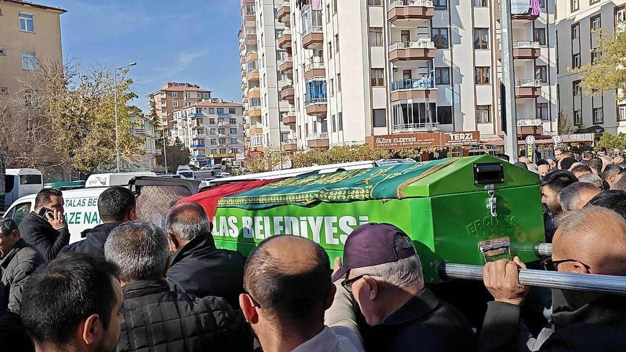 KAYSERİ’DE 2 ÇOCUK ANNESİ EBRU KEKİLLİ’Yİ AV TÜFEĞİ İLE VURARAK ÖLDÜREN SANIĞA İNDİRİMSİZ...