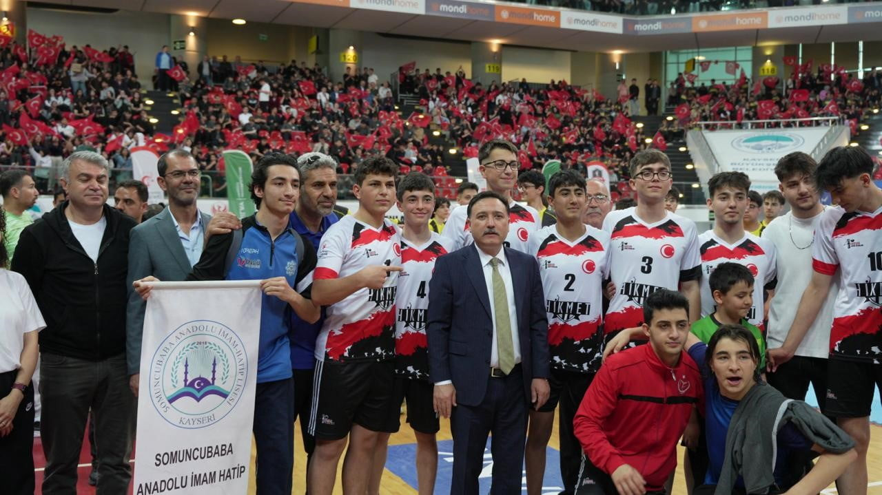 KAYSERİ’DE BU YIL 6. KEZ DÜZENLENEN GELENEKSEL KAYSERİ İMAM HATİP SPOR OYUNLARI, BİNLERCE GENCİN...