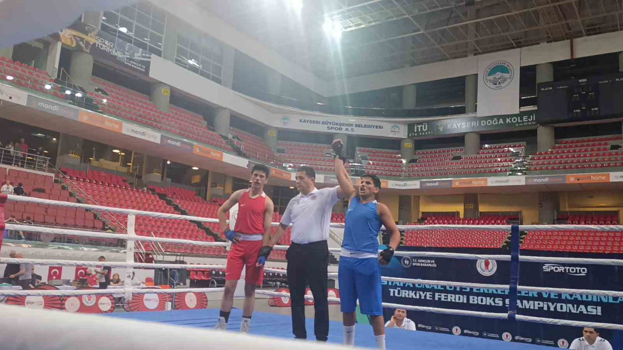 KAYSERİ’DE DÜZENLENEN U15 ALT MİNİKLER TÜRKİYE BOKS ŞAMPİYONASI’NDA RİNGE ÇIKAN ŞIRNAKLI SPORCU...