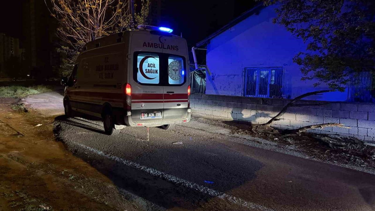 Kayseri'de Karbonmonoksit Zehirlenmesi: Anne ve Oğlu Hastaneye Kaldırıldı