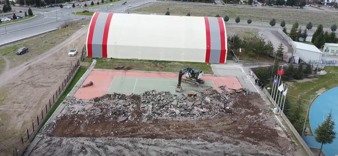 KAYSERİ’DE SPOR ALTYAPISINI GÜÇLENDİRMEYE YÖNELİK YATIRIMLAR ARALIKSIZ DEVAM EDİLİYOR.