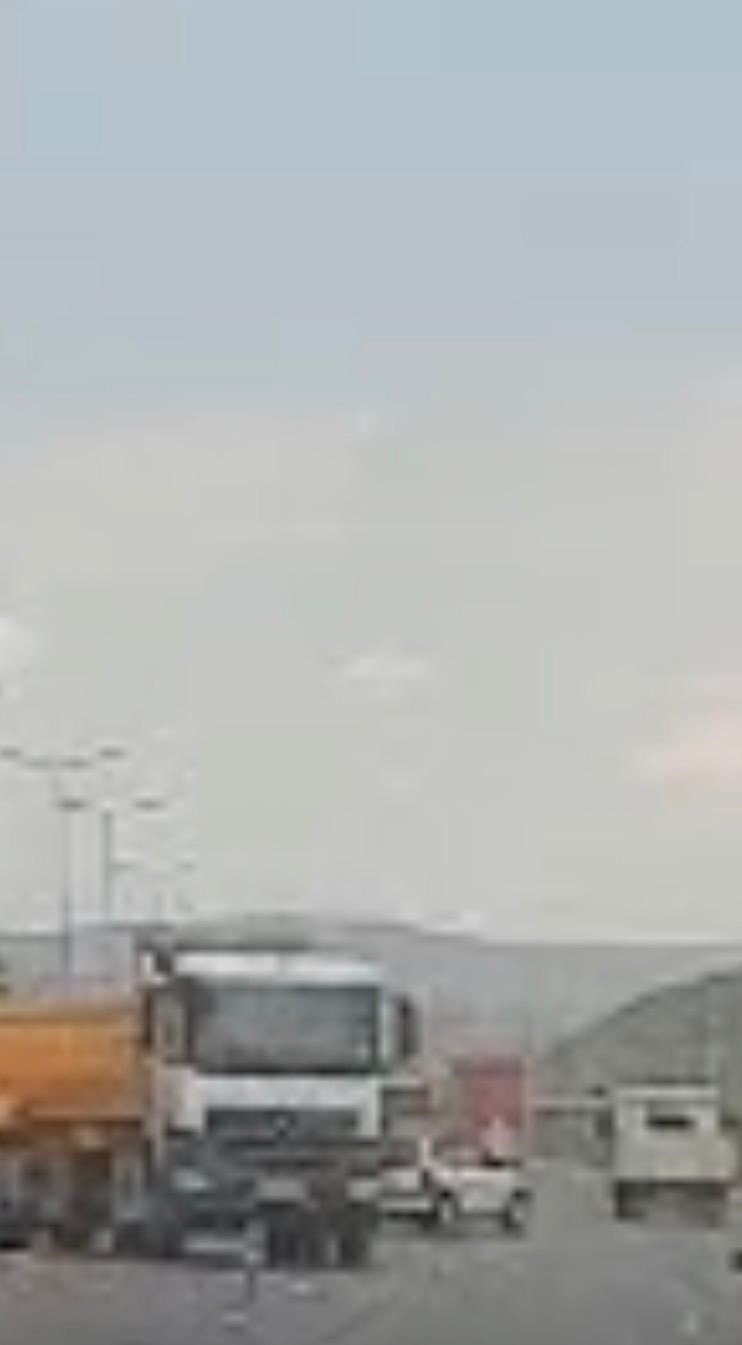 KAYSERİ’DE YOĞUN ARAÇ TRAFİĞİNDE KARŞI YÖNDEN GELEN TIRIN ÜZERİNE GELDİĞİNİ DÜŞÜNEREK, TEDİRGİN...