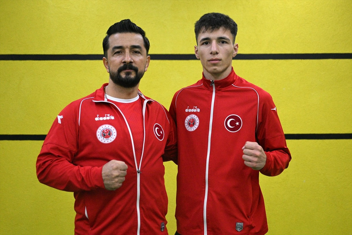 Kayserili milli sporcu Utku Mete Yağcı (sağda) muaythaide bu yıla Türkiye, Avrupa ve dünya...