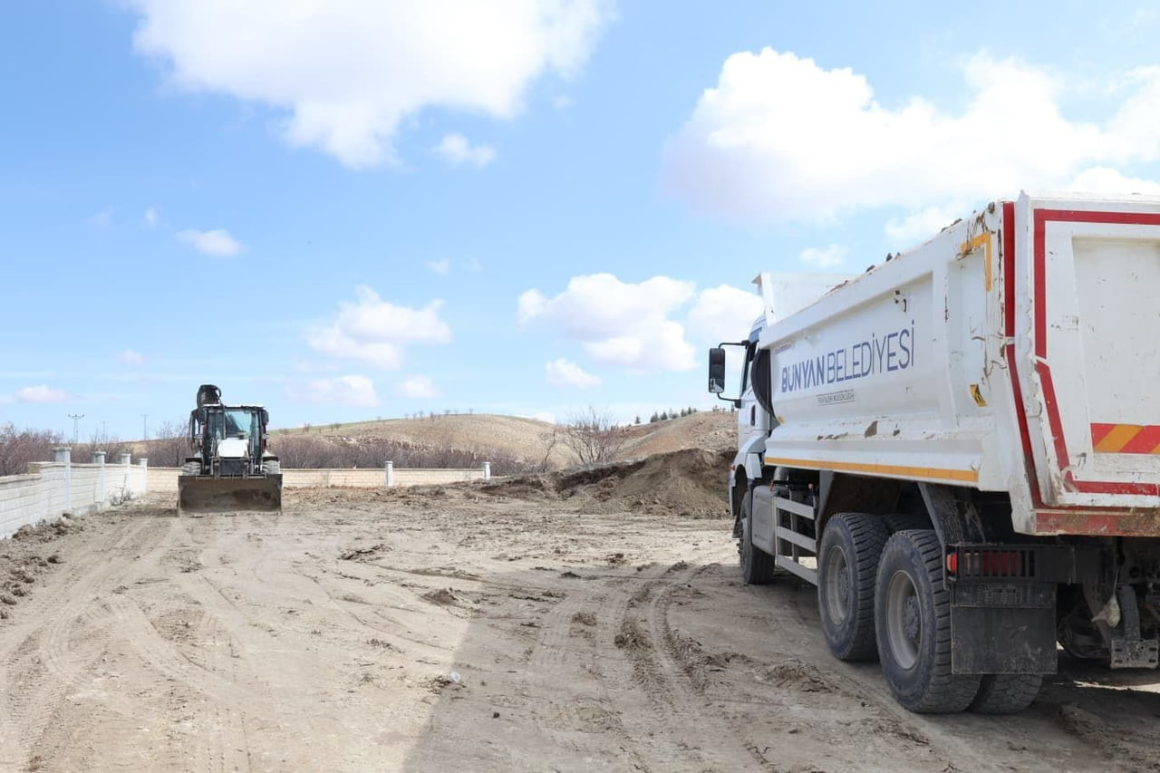 KAYSERİ’NİN BÜNYAN İLÇESİNDE, BÜNYAN BELEDİYESİ TARAFINDAN CUMHURİYET MEZARLIĞI İÇERİSİNDE ŞEHİT...