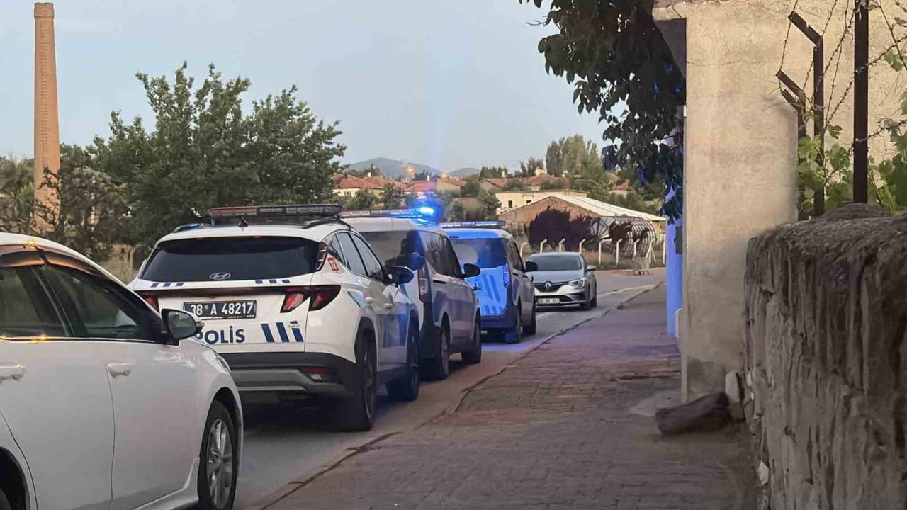 KAYSERİ’NİN KOCASİNAN İLÇESİNDE 72 YAŞINDAKİ KADIN YAŞAMINA SON VERDİ.
