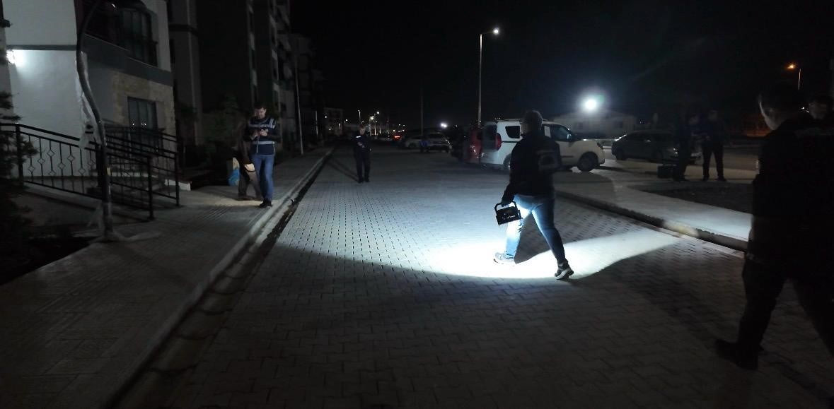 KAYSERİ’NİN KOCASİNAN İLÇESİNDE İDDİAYA GÖRE KIZIYLA BOŞANMA AŞAMASINDA OLAN DAMAT İLE KAYINBABA...