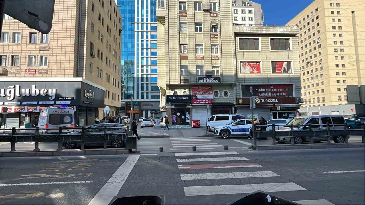 KAYSERİ’NİN KOCASİNAN İLÇESİNDE MOTOSİKLETİN YAYAYA ÇARPMASI SONUCU MEYDANA GELEN KAZADA 1 KİŞİ...