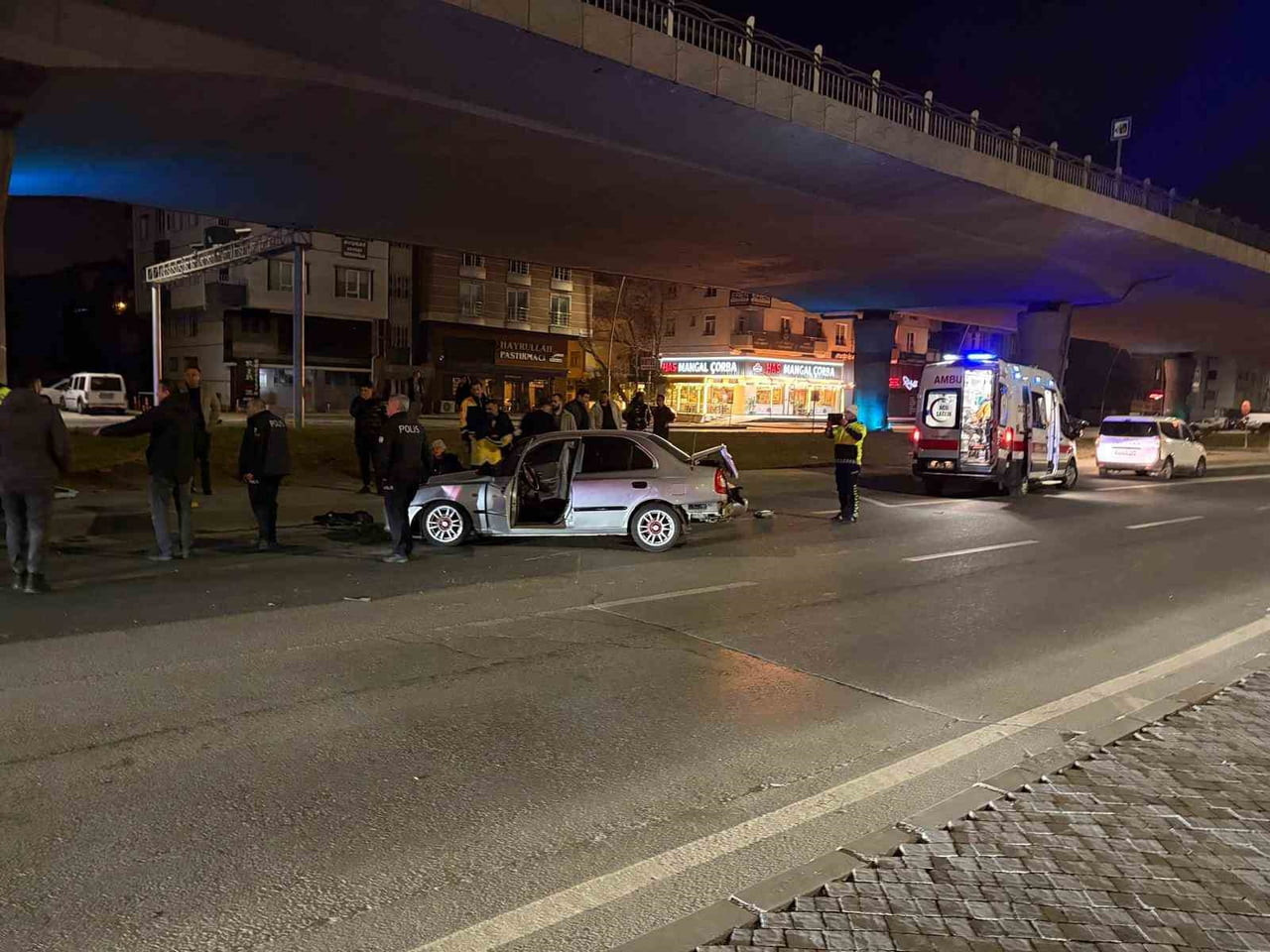 KAYSERİ’NİN KOCASİNAN İLÇESİNDE OTOMOBİLLE CİPİN ÇARPIŞTIĞI TRAFİK KAZASINDA, 3 KİŞİ YARALANDI....