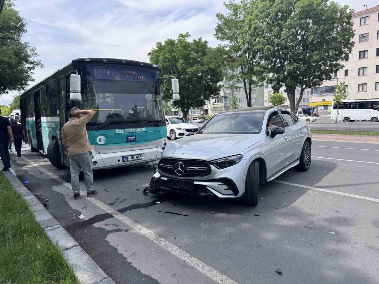KAYSERİ’NİN KOCASİNAN İLÇESİNDE ÖZEL HALK OTOBÜSÜ İLE OTOMOBİLİN KARIŞTIĞI TRAFİK KAZASINDA 1 KİŞİ...