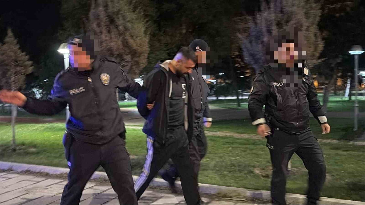 KAYSERİ’NİN KOCASİNAN İLÇESİNDE POLİS EKİPLERİNİ GÖRÜNCE YAYA OLARAK KAÇAN ŞAHIS, KOVALAMACA...