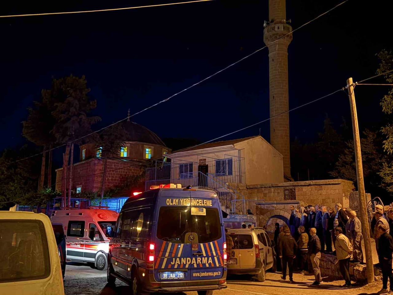 KAYSERİ’NİN KOCASİNAN İLÇESİNDE PSİKOLOJİK SORUNLARI OLDUĞU İDDİA EDEN BİR ŞAHIS, YATSI NAMAZINA...