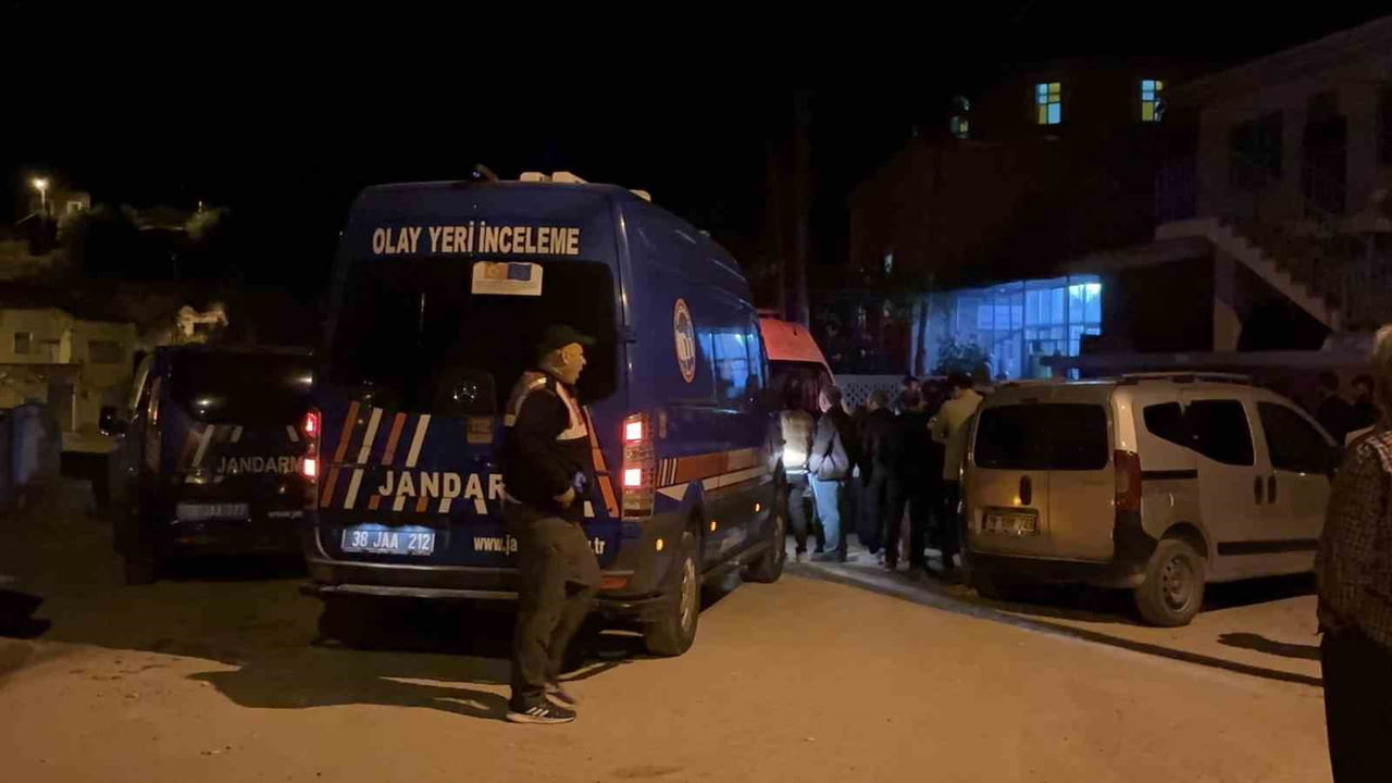 KAYSERİ’NİN KOCASİNAN İLÇESİNDE PSİKOLOJİK SORUNLARI OLDUĞU İDDİA EDİLEN BİR ŞAHIS, YATSI NAMAZINA...