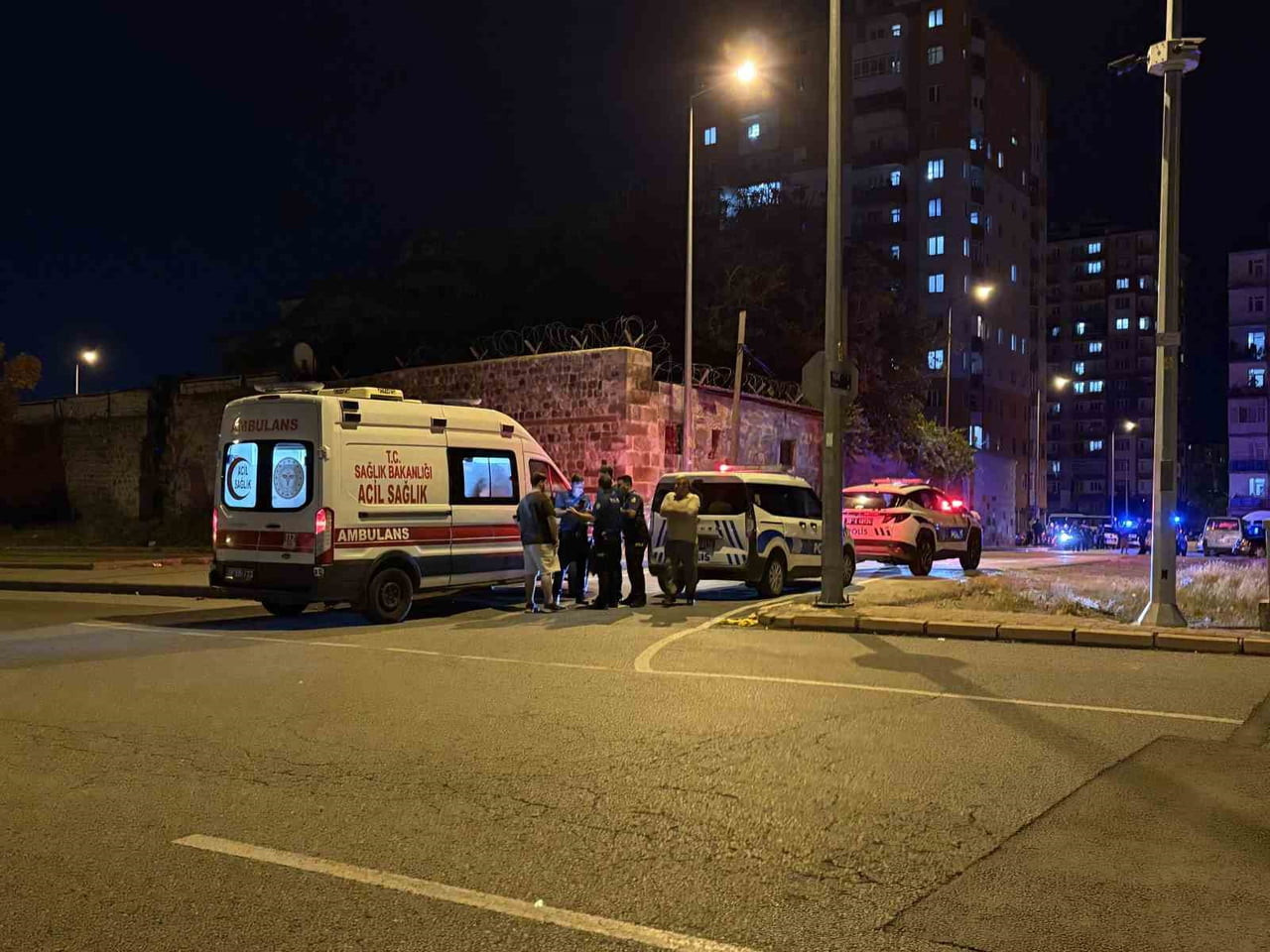 KAYSERİ’NİN MELİKGAZİ İLÇESİNDE ‘TORPİL PATLATMA’ MESELESİ YÜZÜNDEN ÇIKAN KAVGADA 1’İ SATIRLA...