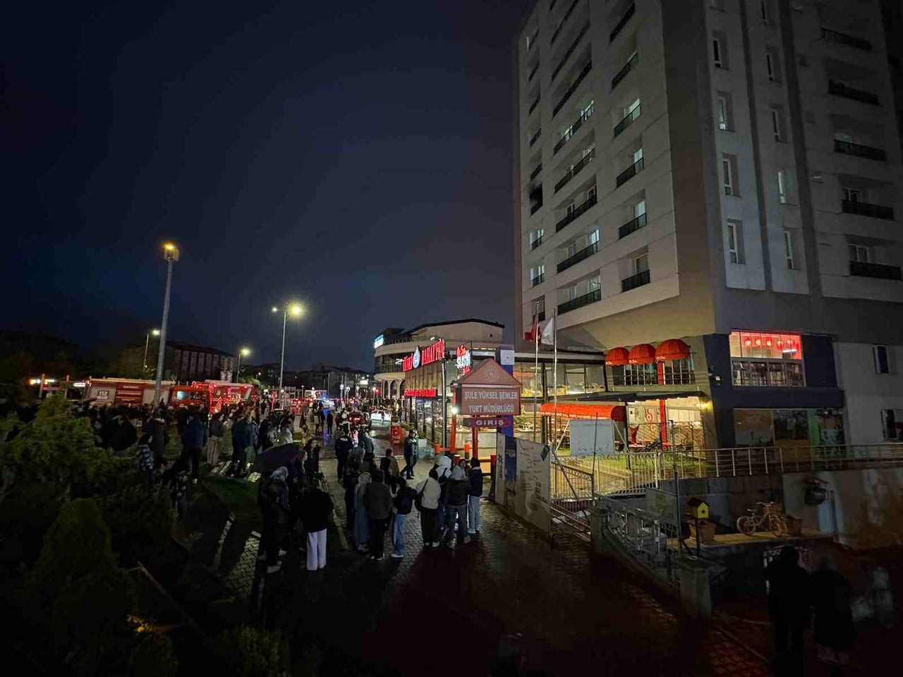 KAYSERİ’NİN TALAS İLÇESİNDE BİR KIZ ÖĞRENCİ YURDUNDA İDDİAYA GÖRE PRİZDEN ÇIKAN YANGIN PANİĞE...