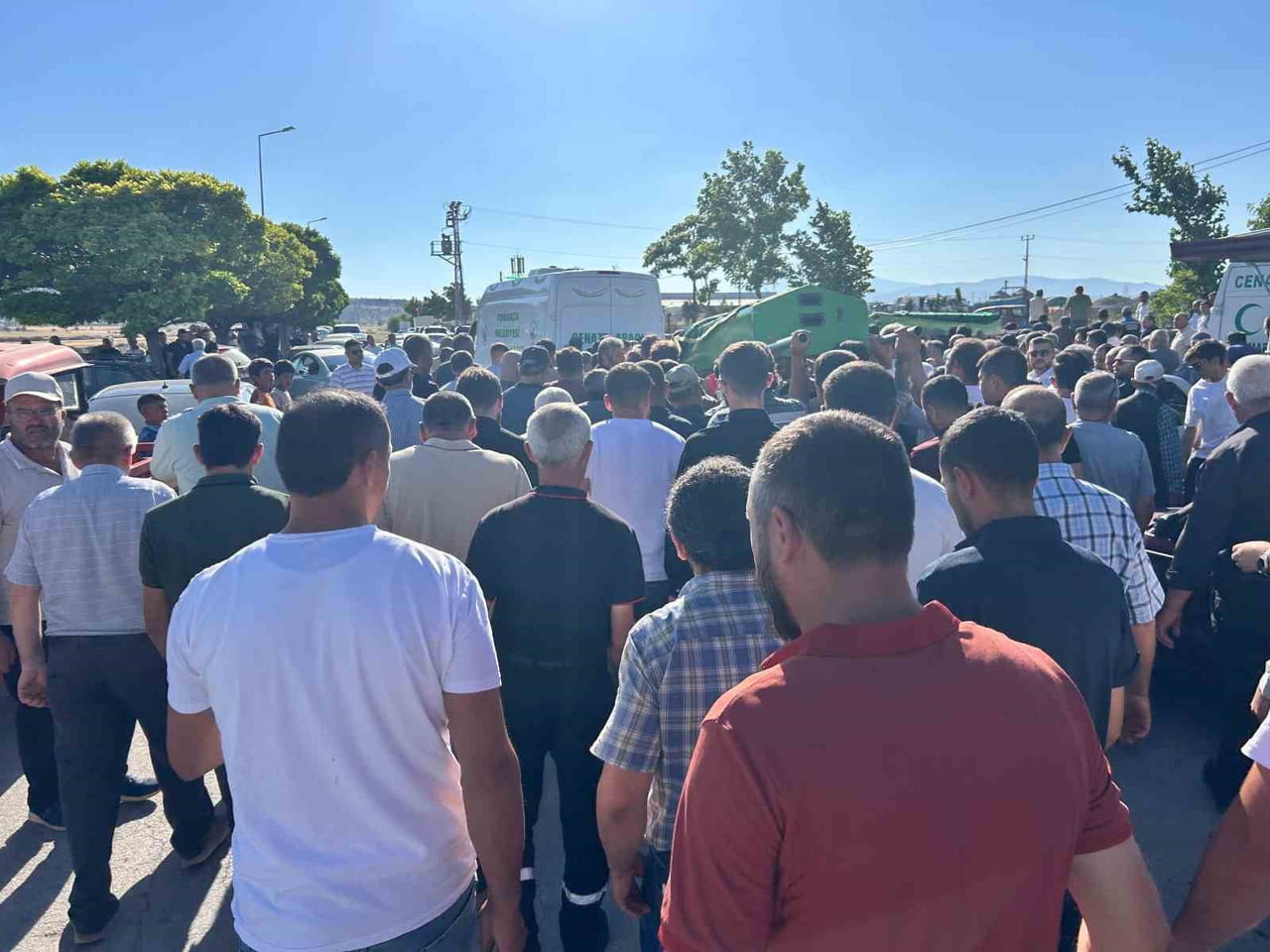KAYSERİ’NİN TOMARZA İLÇESİNDE KAZA SONRASI OLAY YERİNDEN KAÇMAYA ÇALIŞAN SÜRÜCÜNÜN, MİNİBÜSLE...