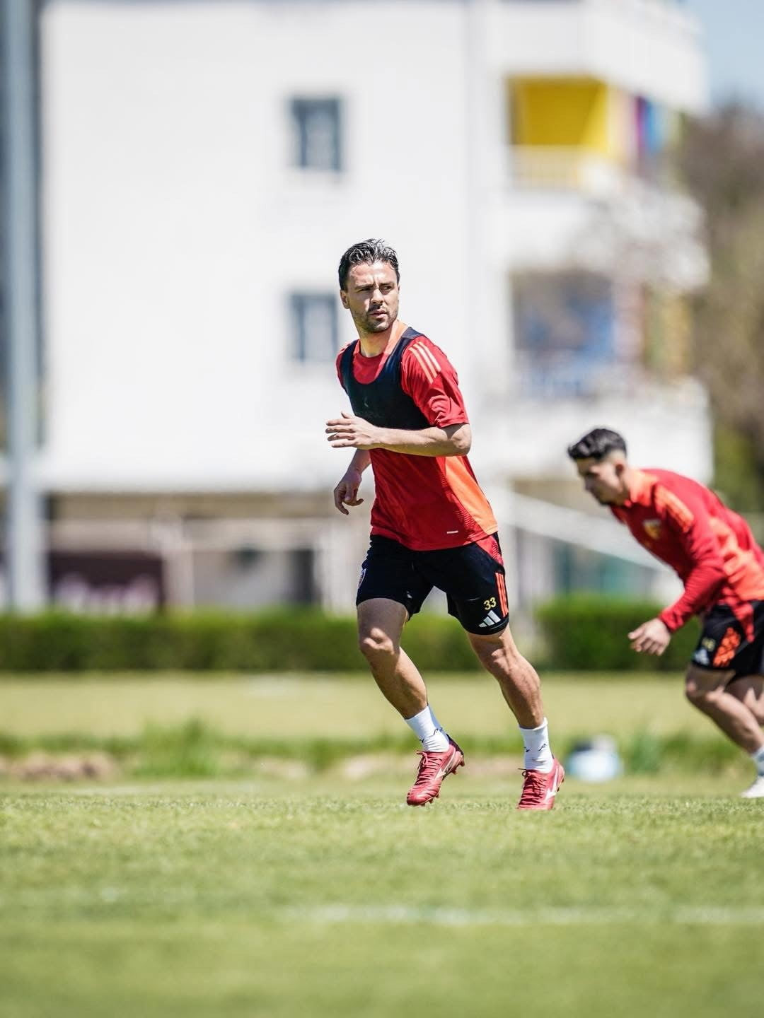 KAYSERİSPOR İLE SÖZLEŞMESİNİ FESHEDEN FURKAN SOYALP, SARI KIRMIZILI CAMİAYA VEDA ETTİ.