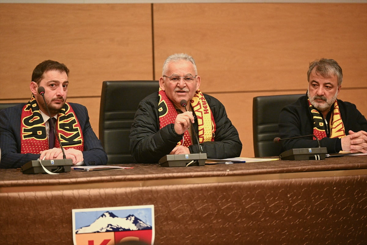 Kayserispor Kulübünün Kadir Has Kongre Merkezi Konferans Salonu'nda gerçekleştirilen olağanüstü...