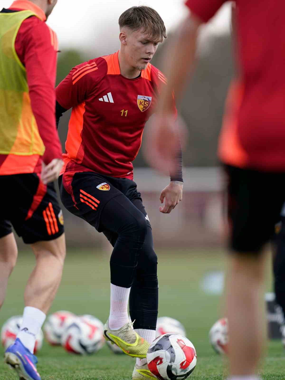 KAYSERİSPOR; TRENDYOL SÜPER LİG’İN 29. HAFTASINDA 11 NİSAN CUMARTESİ GÜNÜ SAHASINDA KONUK EDECEĞİ...