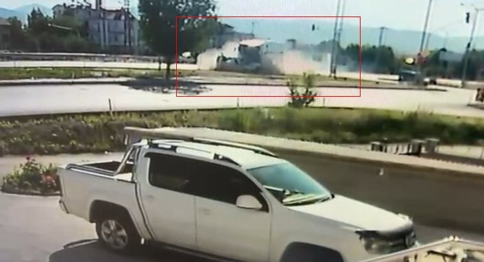 KAZA ANI GÜVENLİK KAMERASINA YANSIDI.