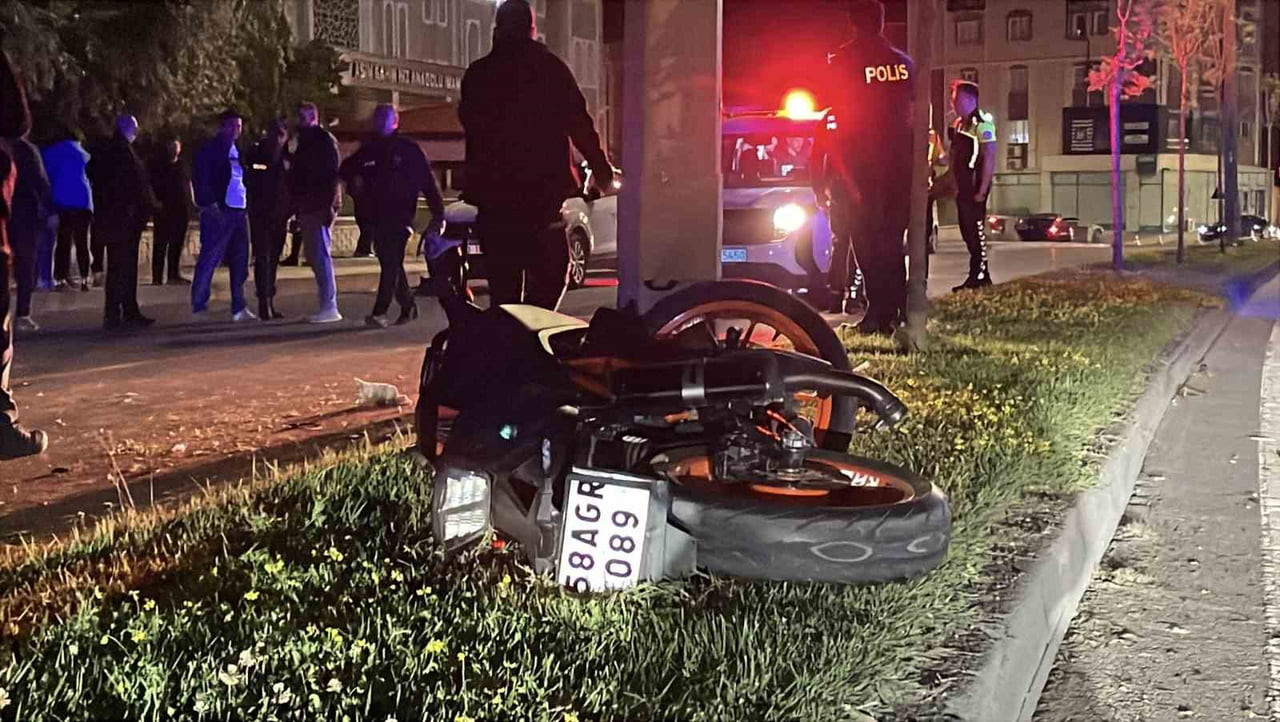 KAZA, SAAT 23.30 SIRALARINDA KALEARDI MAHALLESİ TURGUT ÖZAL CADDESİ ÜZERİNDE MEYDANA GELDİ....