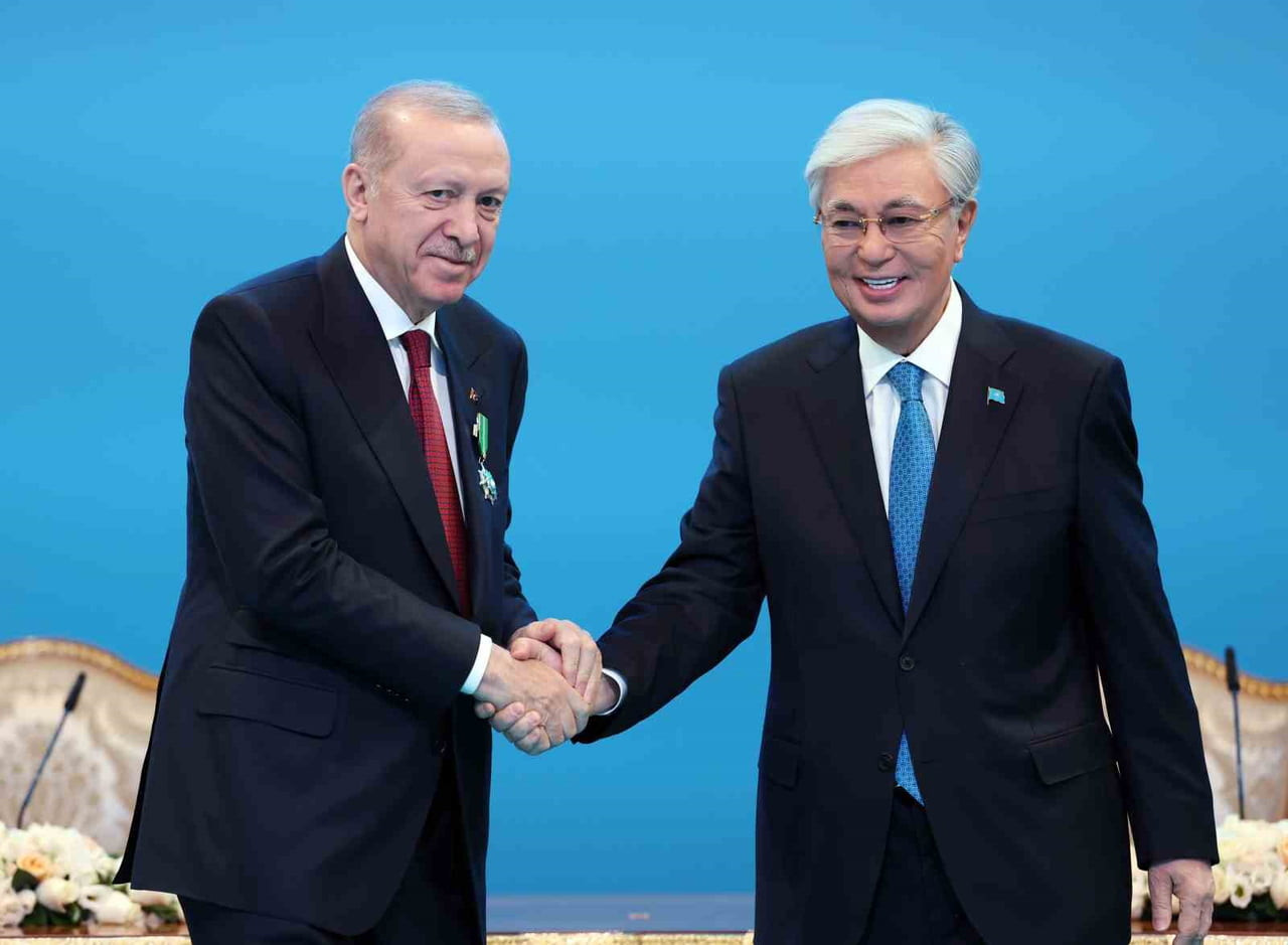 KAZAKİSTAN CUMHURBAŞKANI KASIM CÖMERT TOKAYEV, KAZAKİSTAN İLE TÜRKİYE ARASINDAKİ İLİŞKİLERİN...