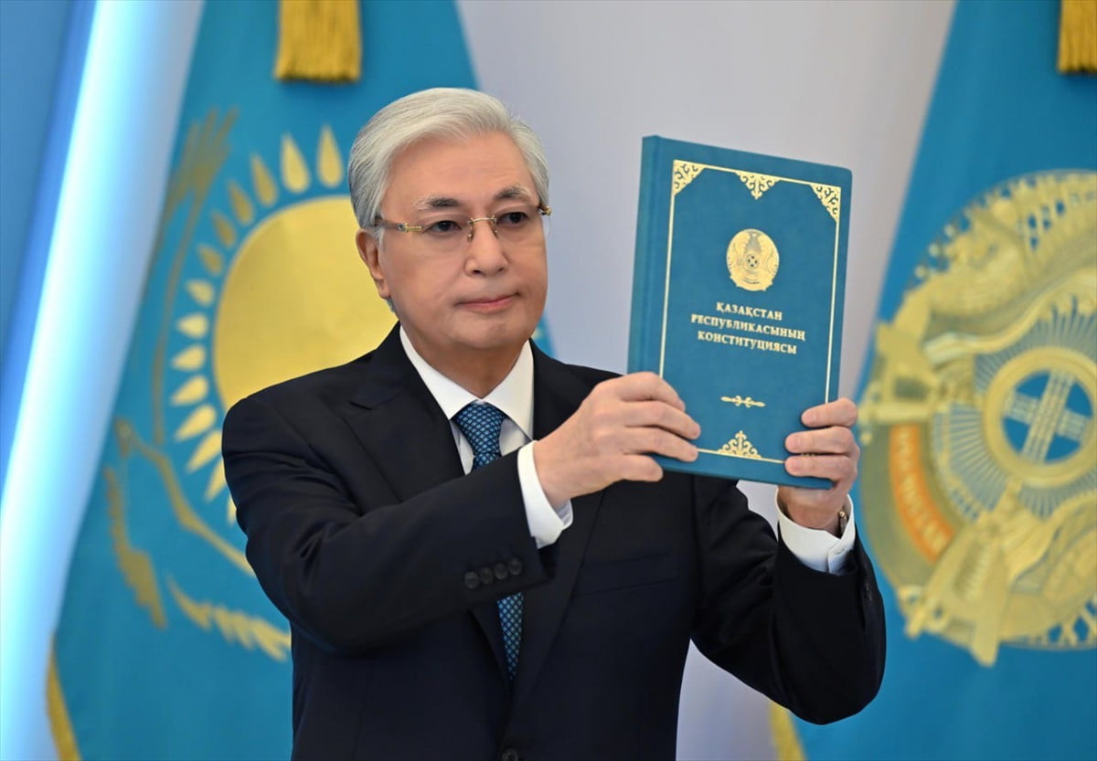 Kazakistan'da referanduma sunulan yeni anayasa taslağı, düzenlenen törenle resmen kabul edildi....