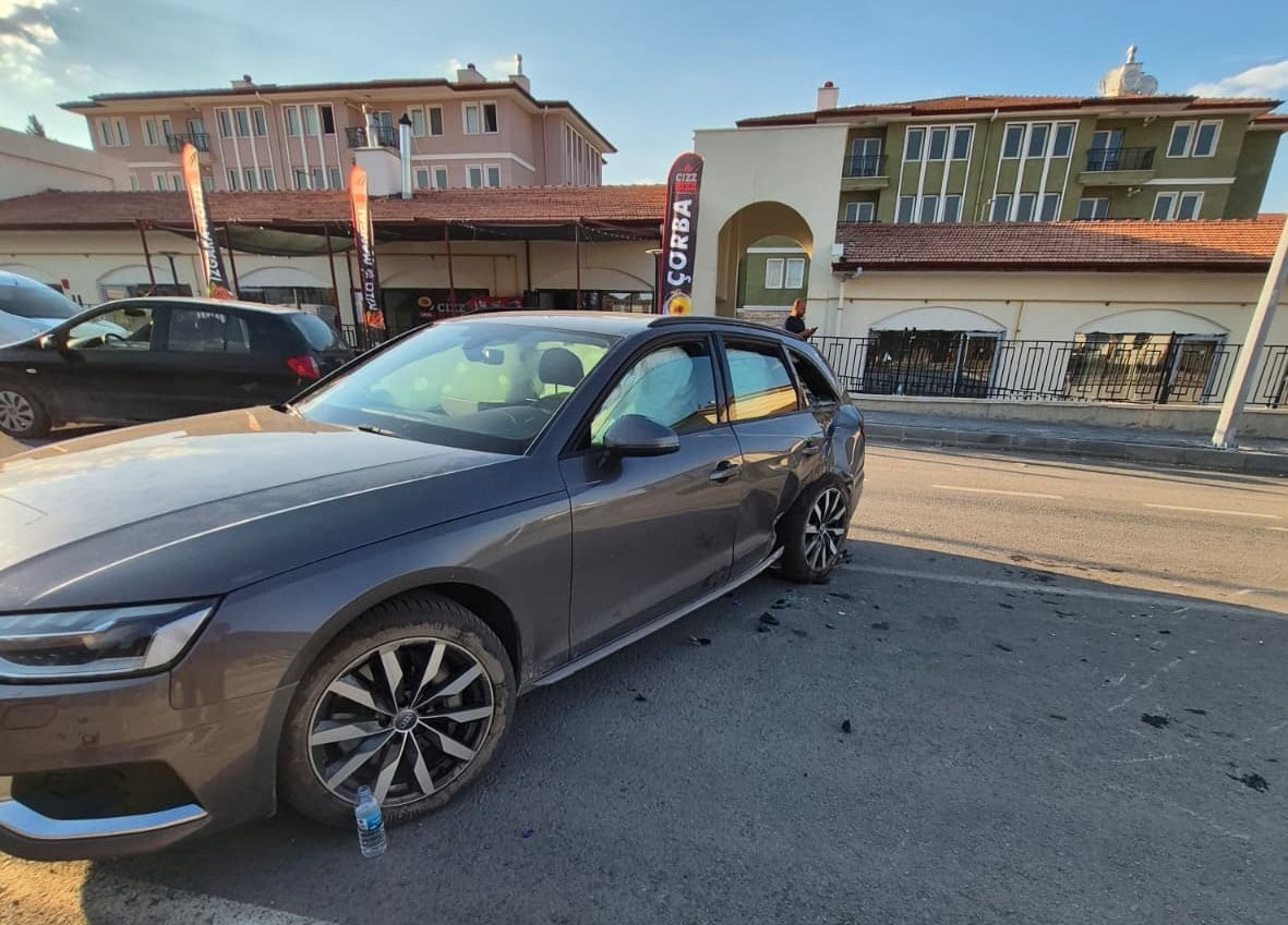 KAZAYA KARIŞAN OTOMOBİL
