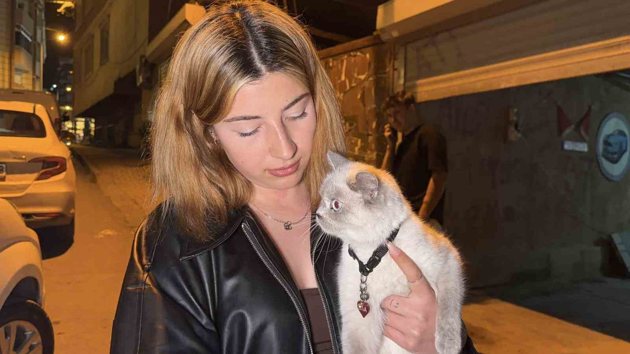 KEDİNİN SAHİBİ İNCİ ARSLAN, YAŞANAN OLAY SONRASI BÜYÜK ÜZÜNTÜ YAŞADIKLARINI BELİRTEREK, "KEDİMİZ...