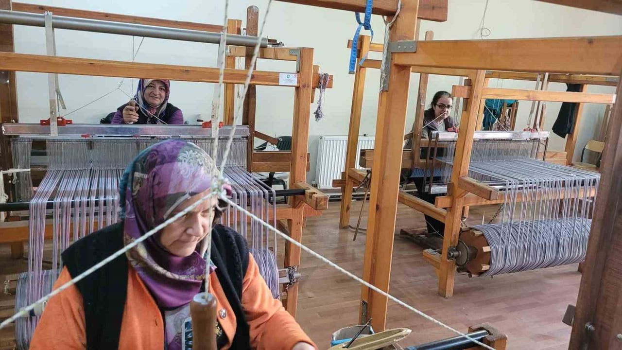 KEMALİYE'NİN GELENEKSEL "GAZENNE" KUMAŞI YENİDEN HAYAT BULUYOR