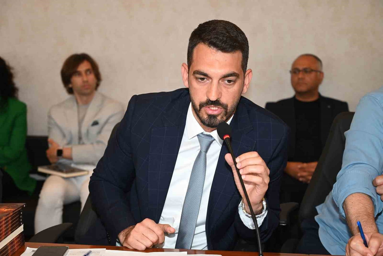 KEMER BELEDİYESİ MAYIS AYI MECLİS TOPLANTISINDA KONUŞAN MECLİS ÜYESİ CANSIN EFİR, "GEÇEN SENE 4...