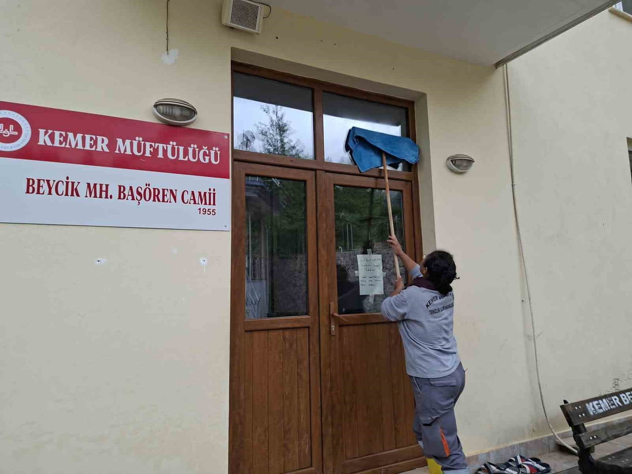 KEMER BELEDİYESİ TEMİZLİK İŞLERİ MÜDÜRLÜĞÜ EKİPLERİ, KURBAN BAYRAMI ÖNCESİNDE İLÇE GENELİNDEKİ...