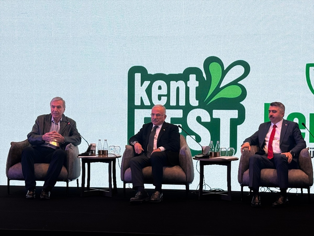 Kentsel Dönüşüm ve Şehircilik Vakfınca her yıl "Her Yönüyle Kentsel Dönüşüm Kongresi" olarak...