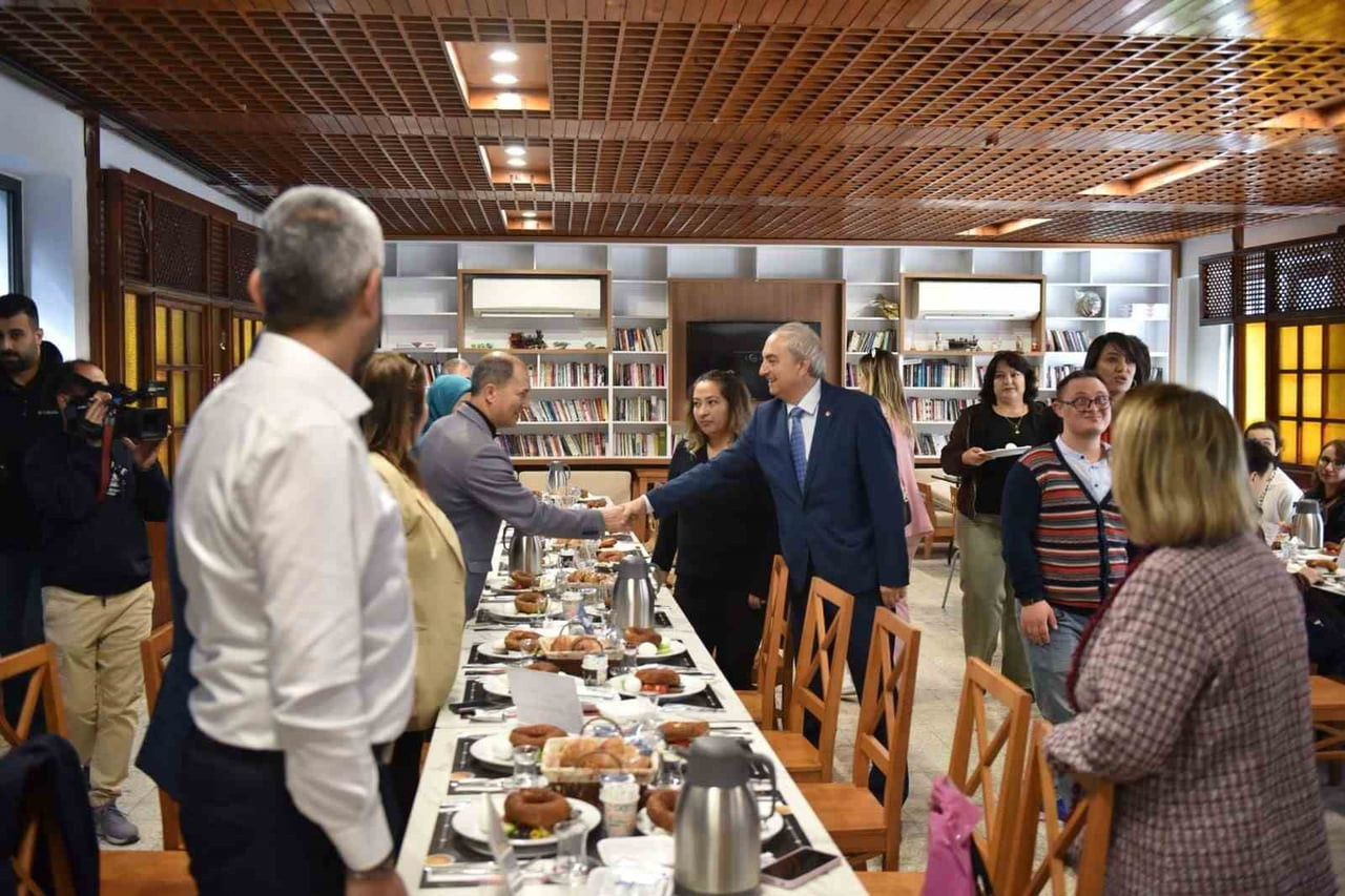 KEPEZ BELEDİYE BAŞKANI MESUT KOCAGÖZ, ANTALYA'DAKİ ENGELLİ DERNEKLERİNİN TEMSİLCİLERİYLE SABAH...