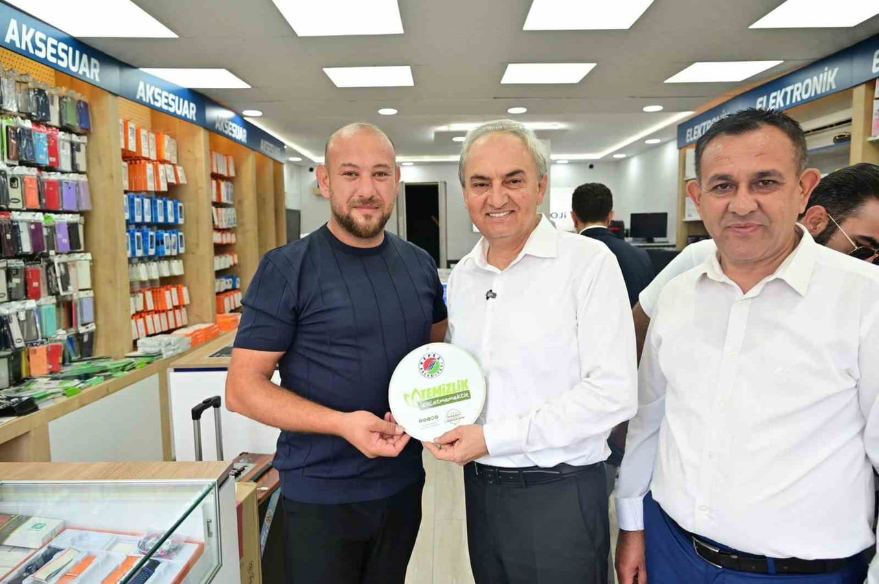KEPEZ BELEDİYE BAŞKANI MESUT KOCAGÖZ, "TEMİZLEMEK BİZDEN, TEMİZ TUTMAK SİZDEN" ÇAĞRISIYLA...