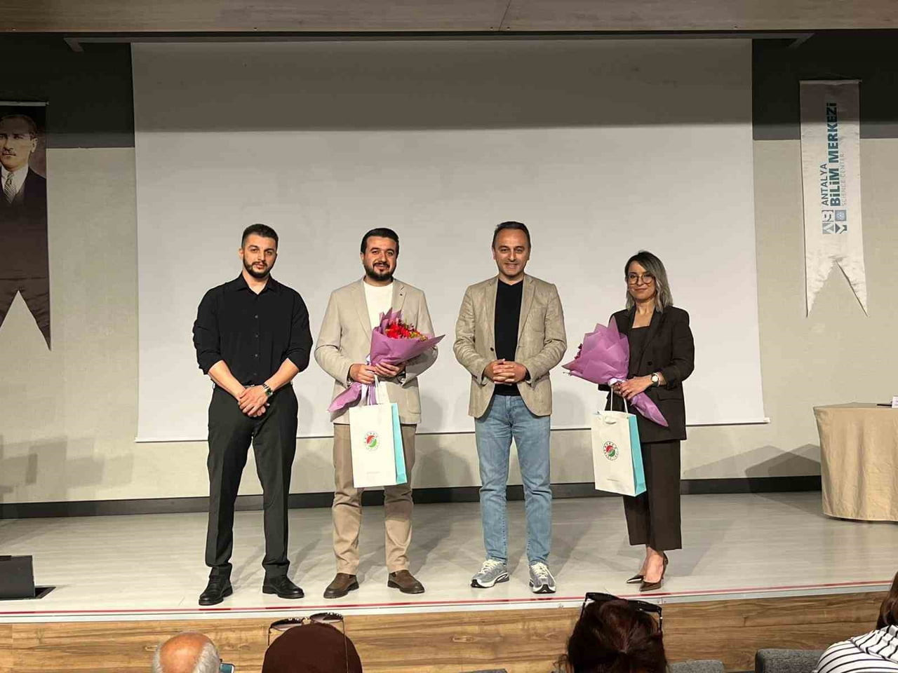 KEPEZ BELEDİYESİ, ÇOCUKLARIN ÖĞRENME SÜREÇLERİNDE YAŞADIĞI ZORLUKLARA DİKKAT ÇEKMEK VE AİLELERİ...