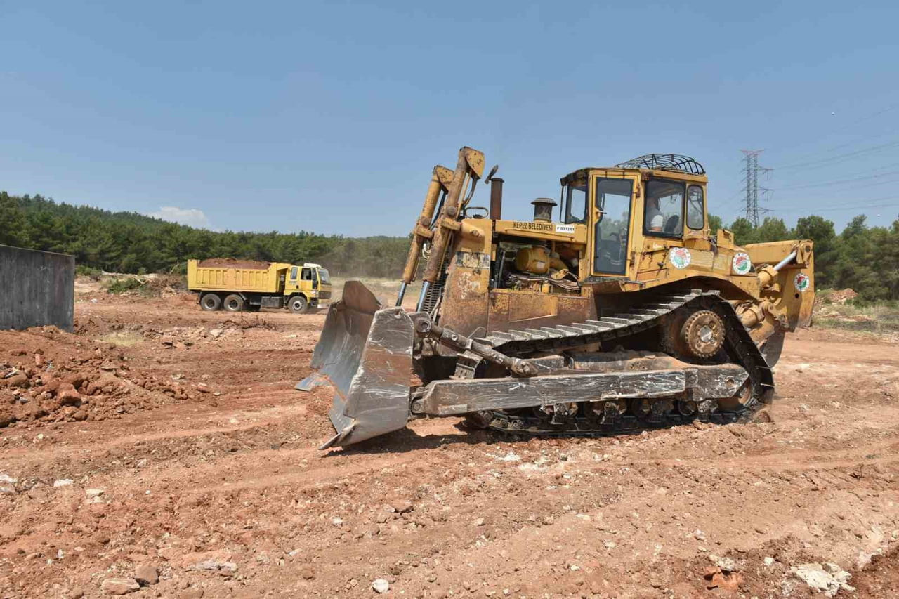 KEPEZ BELEDİYESİ FEN İŞLERİ MÜDÜRLÜĞÜ EKİPLERİ, FEVZİ ÇAKMAK VE ÇANKAYA MAHALLELERİNİ BİRBİRİNE...