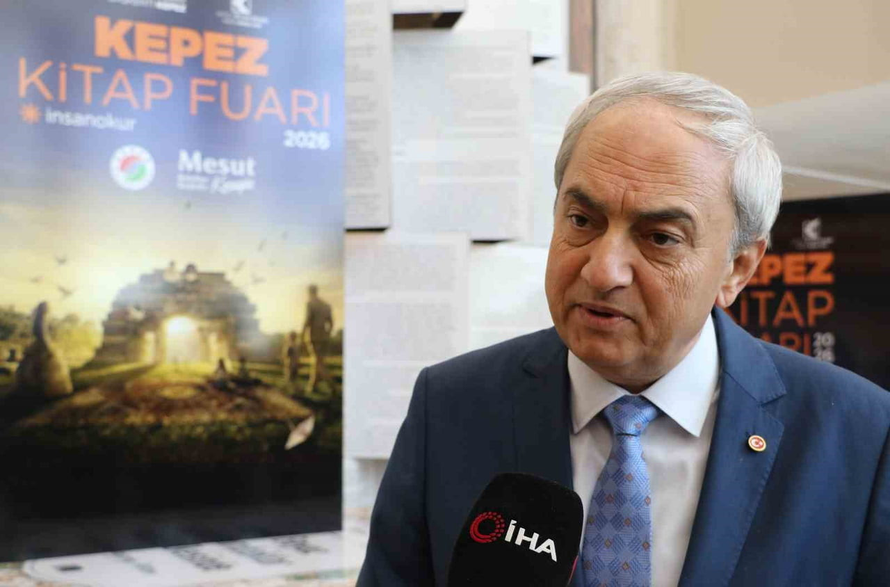 KEPEZ KİTAP FUARI DÖRDÜNCÜ GÜNÜNDE FUAR ALANINDA BULUNAN STANTLARI ZİYARET EDEN KEPEZ BELEDİYE...