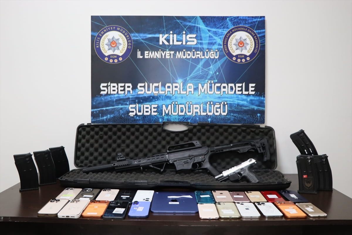 Kilis merkezli 3 ilde yasa dışı bahis soruşturması kapsamında gözaltına alınan 17 şüpheliden 9'u...