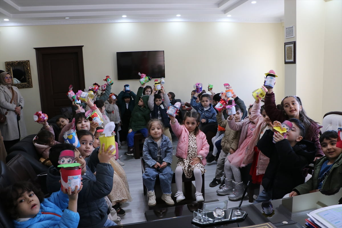 Kilis Müftülüğü bünyesinde açılan 4-6 yaş Kur'an kursu öğrencileri, Gazze'deki ihtiyaç sahibi...