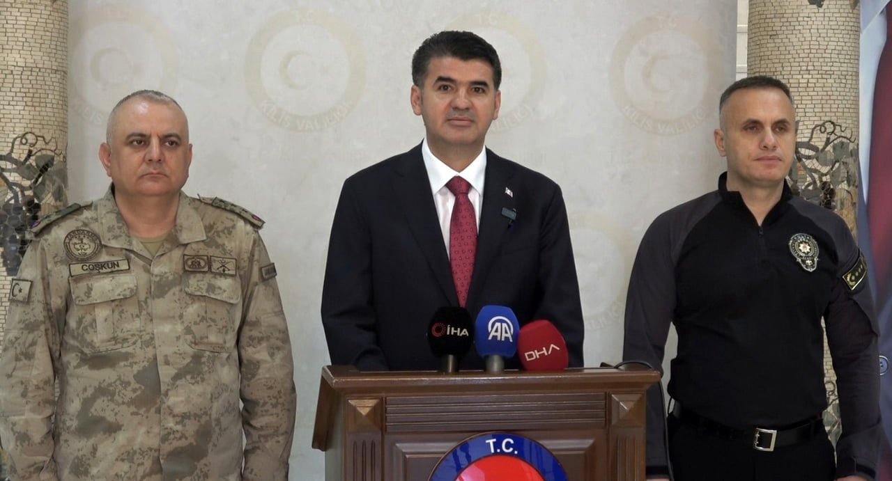 KİLİS VALİSİ ÖMER KALAYLI (ORTADA) 2026 YILI OCAK-ŞUBAT-MART DÖNEMİNE İLİŞKİN GÜVENLİK VERİLERİNİ...