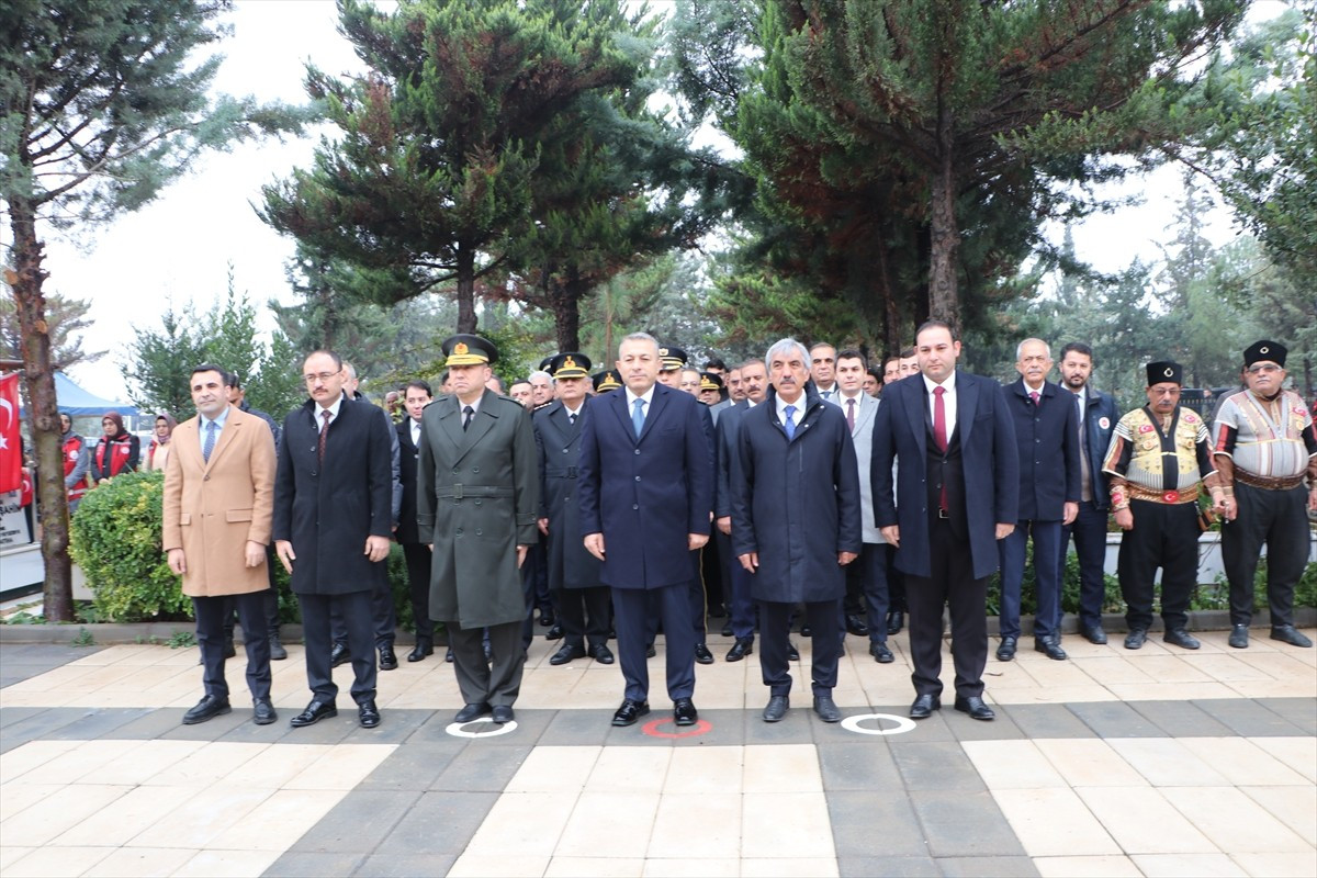 Kilis'in düşman işgalinden kurtuluşunun 104. yıl dönümü Cumhuriyet Meydanı'nda düzenlenen törenle...