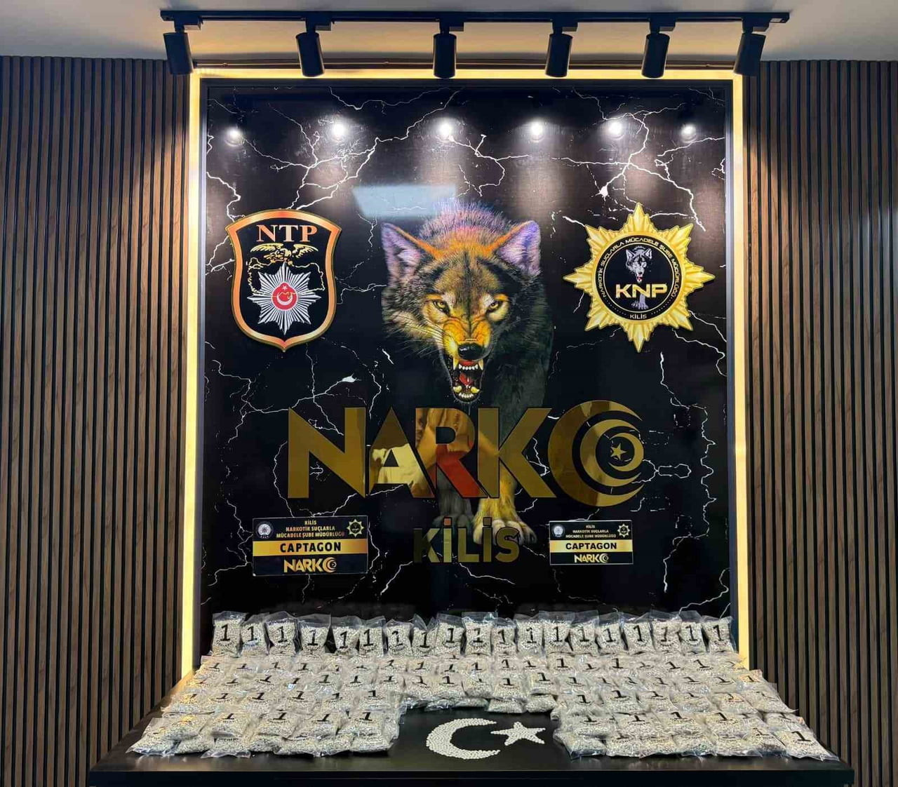KİLİS'TE 275 BİN 121 ADET CAPTAGON HAP ELE GEÇİRİLDİ: 3 TUTUKLAMA