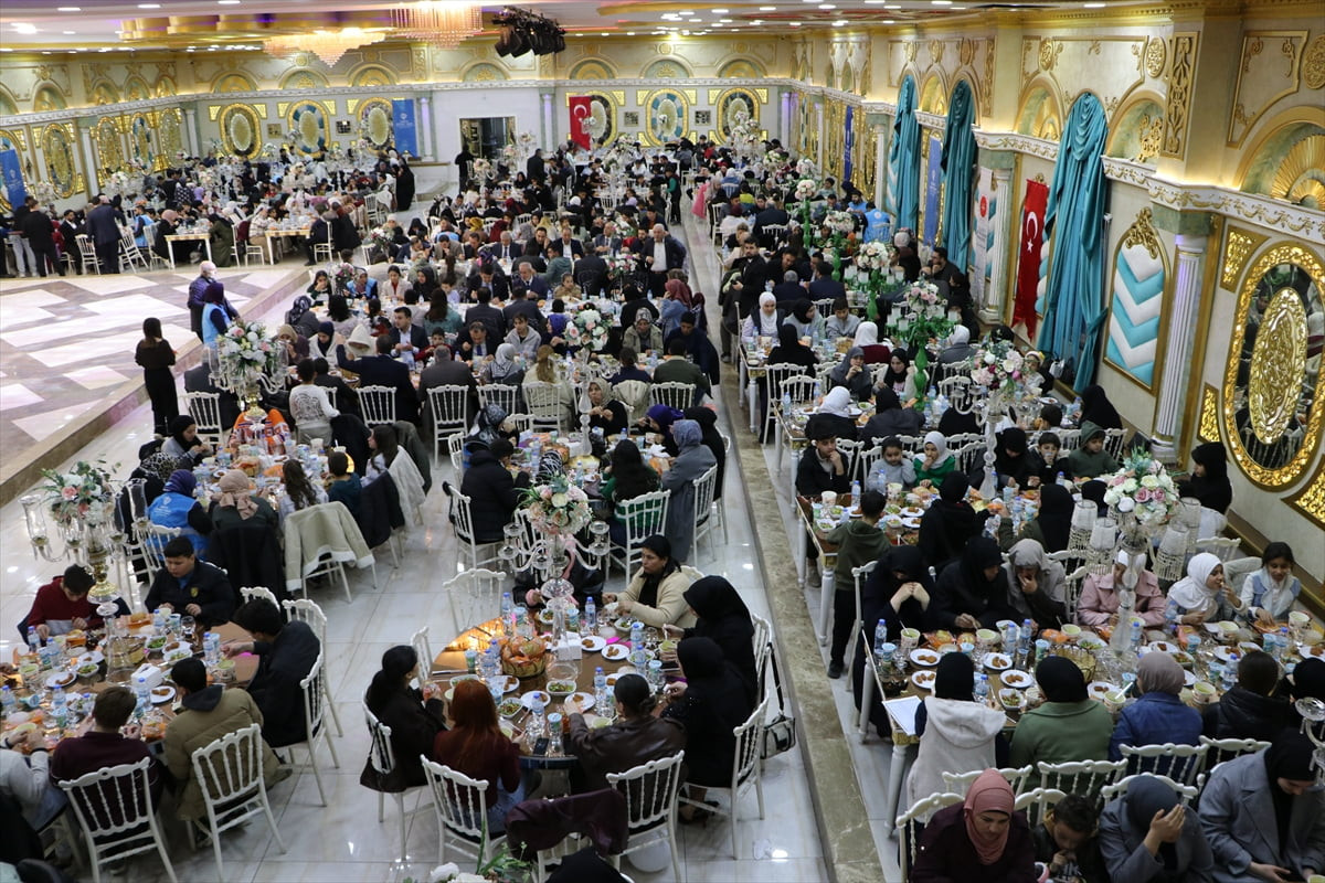 Kilis'te Dünya Yetimler Günü dolayısıyla yetimler ve yakınları için iftar düzenlendi.