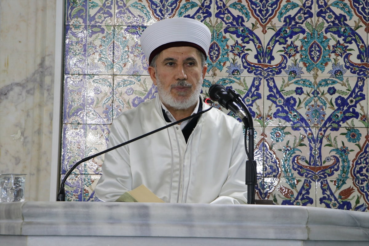 Kilis'te Hacı Mustafa Cümbüş Camisi'nde ramazan ayının ilk teravih namazı kılındı. İl Müftüsü...